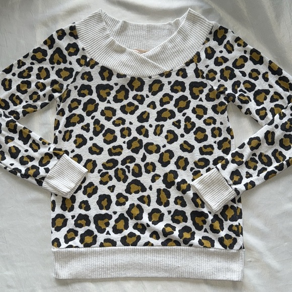 No Frills Ivory Leopard Animal Print Long Sleeve Top Contrast Rib Knit Trim Sz S - Picture 7 of 13
